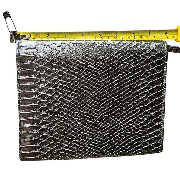 Neiman Marcus Metallic Snake Print Snakeskin Rectangle Evening Wristlet Clutch - Picture 2 of 5